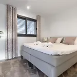 Premium With Terrace In Higuerón *