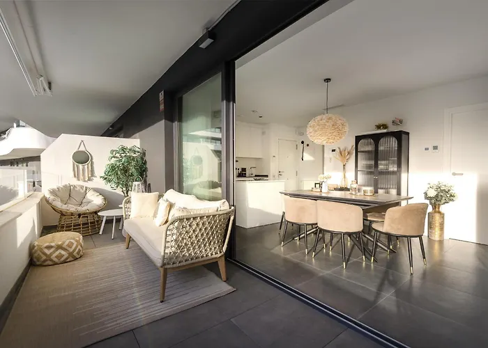 Premium With Terrace In Higueron * פואנגירולה