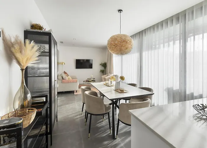 Premium With Terrace In Higueron דירה פואנגירולה