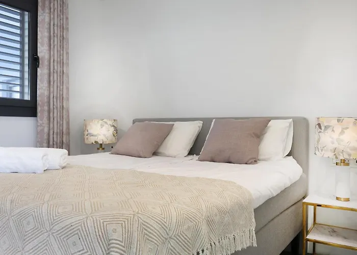 Premium With Terrace In Higueron דירה *